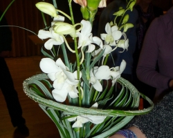a-grass-hand-tie-frame